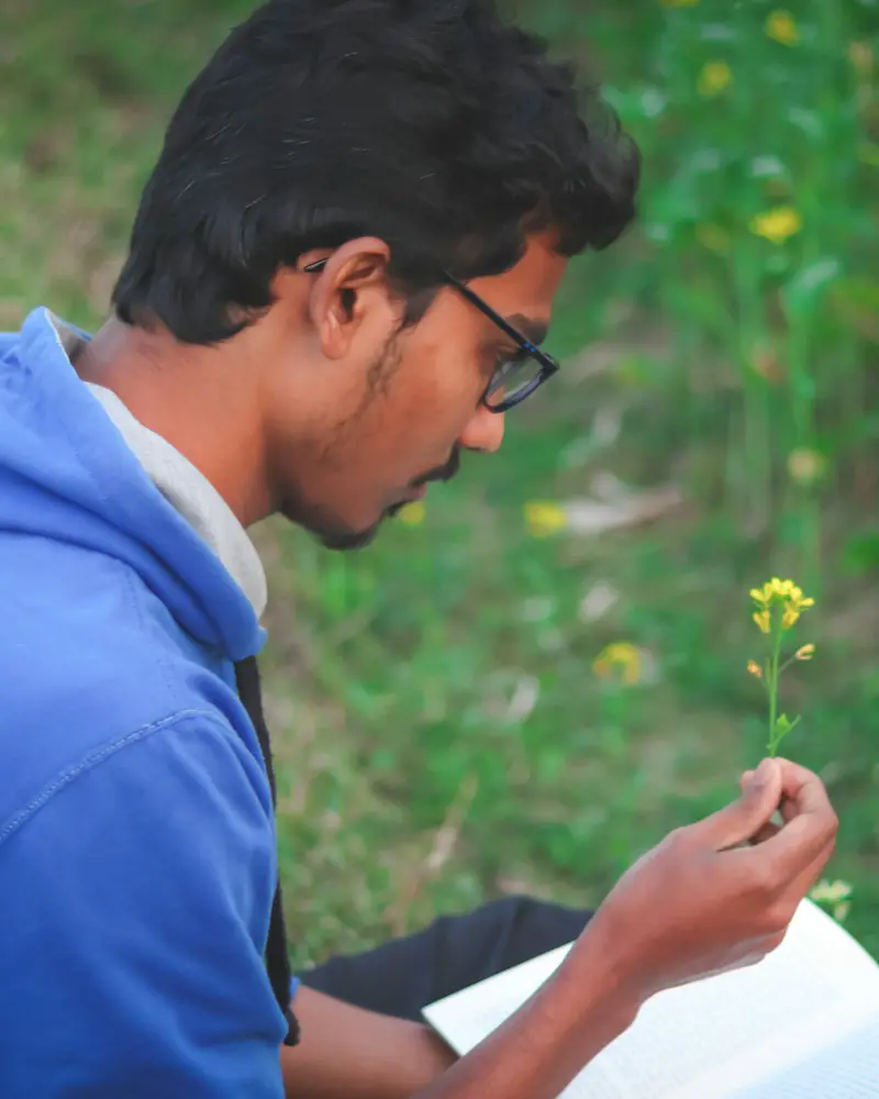 A JEE aspirant working through physics problems.